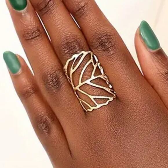 Gold Leaf Cutout Ring - Picture 2 of 3